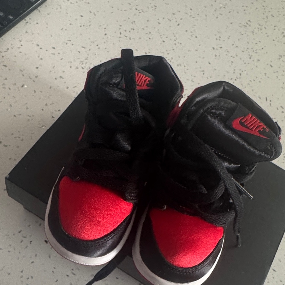 Nike Kids Black and Red Sneakers